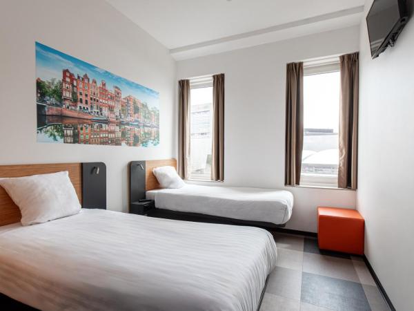 easyHotel Amsterdam Arena Boulevard : photo 1 de la chambre chambre lits jumeaux