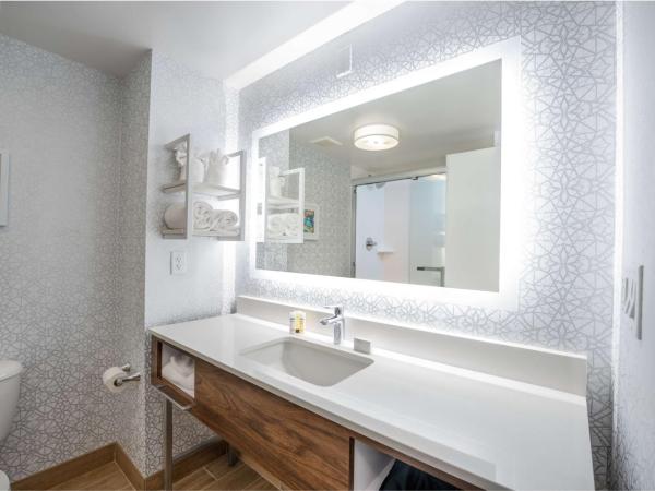 Hampton Inn & Suites Memphis East : photo 5 de la chambre chambre lit king-size - non-fumeurs