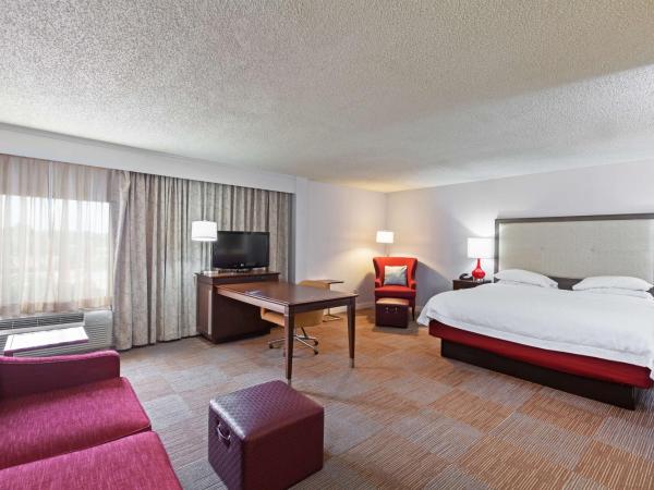 Hampton Inn Oklahoma City-Northwest : photo 1 de la chambre chambre lit king-size avec canapé-lit - non-fumeurs