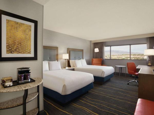 DoubleTree by Hilton Hotel Albuquerque : photo 1 de la chambre chambre double avec 2 lits doubles - non-fumeurs - vue sur montagne 