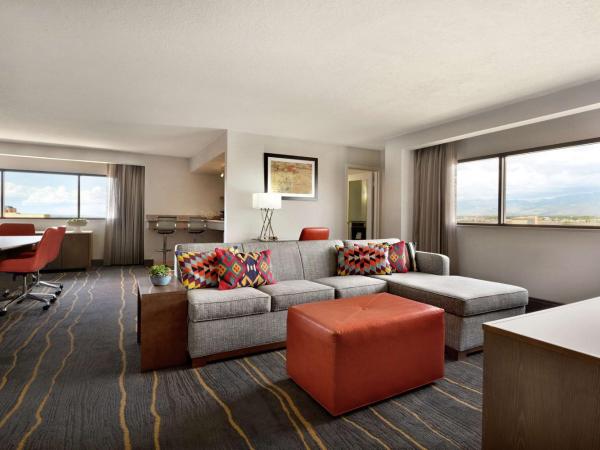 DoubleTree by Hilton Hotel Albuquerque : photo 5 de la chambre suite 2 chambres avec lit king-size