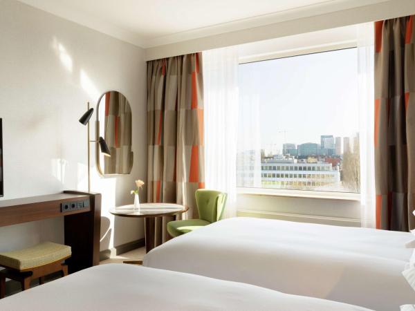 Hilton Amsterdam : photo 4 de la chambre chambre lits jumeaux deluxe - vue sur canal
