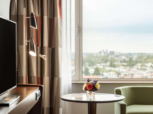 Hilton Amsterdam : photo 5 de la chambre chambre lit king-size de luxe - vue sur canal