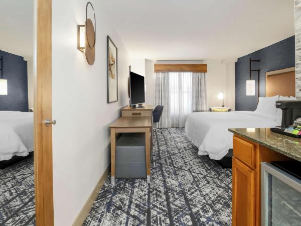 Hampton Inn & Suites Austin-Downtown/Convention Center : photo 1 de la chambre chambre lit king-size - non-fumeurs