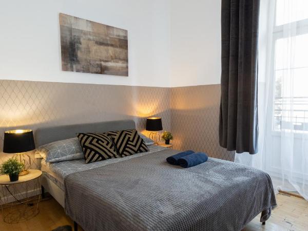 ClickTheFlat Aleje Niepodległości Center Apart Rooms : photo 1 de la chambre chambre double avec salle de bains commune