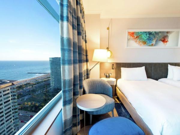 Hilton Diagonal Mar Barcelona : photo 4 de la chambre chambre lits jumeaux exécutive avec vue sur la mer

