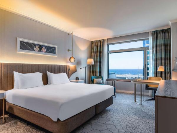 Hilton Diagonal Mar Barcelona : photo 3 de la chambre chambre lit king-size - vue sur mer