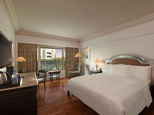 Hilton Mumbai International Airport Hotel : photo 2 de la chambre king guest room with pool view with 15% discount on food soft beverage & spa