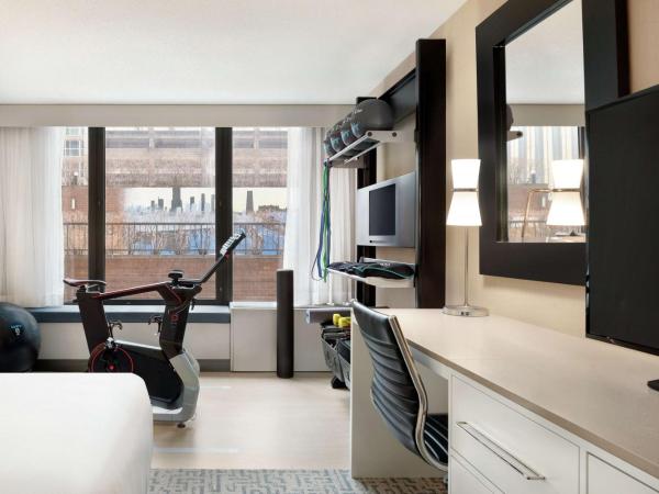 DoubleTree by Hilton Chicago Magnificent Mile : photo 1 de la chambre chambre lit king-size sport