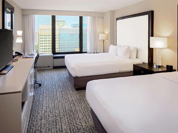 DoubleTree by Hilton Chicago Magnificent Mile : photo 2 de la chambre chambre avec 2 lits queen-size - vue sur ville - non-fumeurs