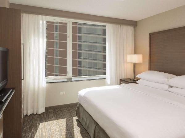 Embassy Suites by Hilton Chicago Downtown Magnificent Mile : photo 4 de la chambre suite 2 pièces avec lit king-size - non-fumeurs