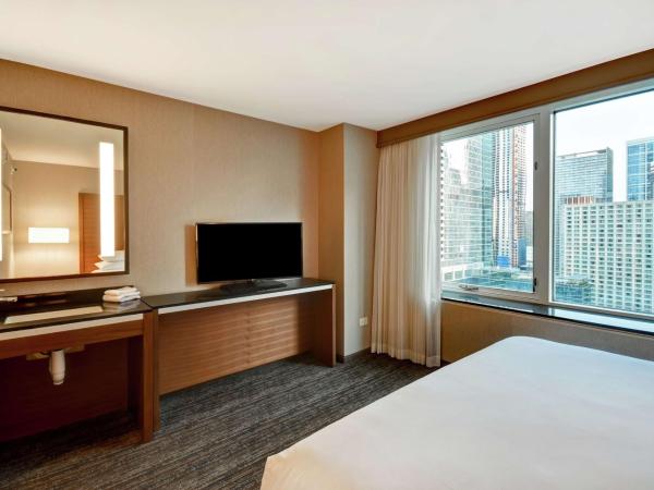 Embassy Suites by Hilton Chicago Downtown Magnificent Mile : photo 5 de la chambre suite 2 pièces avec lit king-size - non-fumeurs