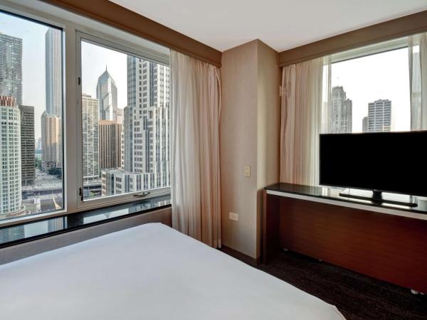 Embassy Suites by Hilton Chicago Downtown Magnificent Mile : photo 4 de la chambre suite d'angle lit king-size premium - 1 chambre
