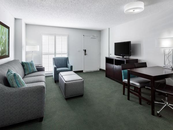 Embassy Suites by Hilton Orlando Lake Buena Vista Resort : photo 4 de la chambre suite avec 2 lits queen-size - adaptée aux personnes malentendantes