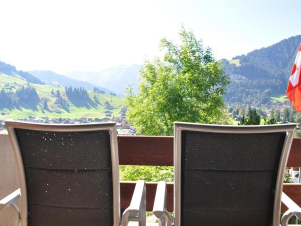 Ferien- und Familienhotel Alpina Adelboden : photo 1 de la chambre chambre double avec balcon