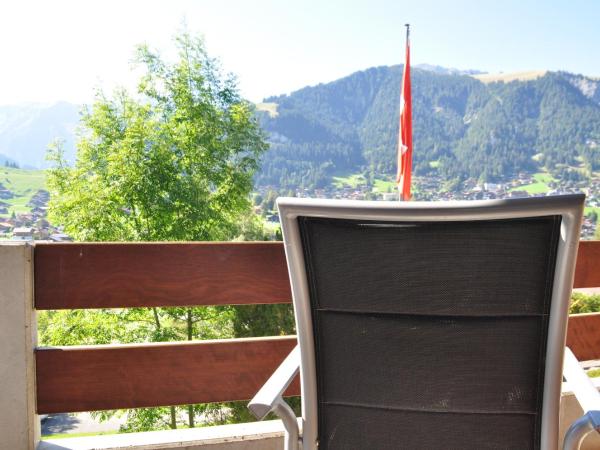 Ferien- und Familienhotel Alpina Adelboden : photo 1 de la chambre chambre simple avec balcon