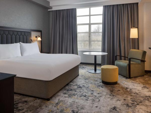 Hilton Cardiff : photo 4 de la chambre chambre excutive lit king-size - vue sur chteau