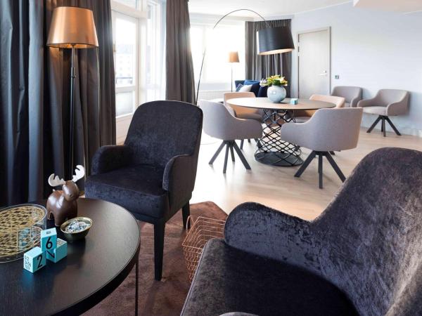 Hilton Helsinki Strand : photo 4 de la chambre suite lit king-size - vue sur mer