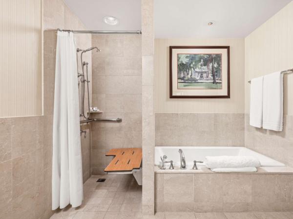 Conrad Indianapolis : photo 6 de la chambre deluxe double room with two double beds and roll-in shower - mobility access