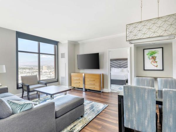 Hilton Grand Vacations Club on the Las Vegas Strip : photo 6 de la chambre suite 2 chambres avec canapé-lit et cuisine