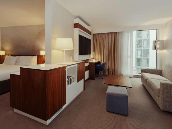 DoubleTree by Hilton Hotel London - Tower of London : photo 7 de la chambre suite king atrium