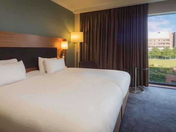 Hilton Liverpool City Centre : photo 4 de la chambre chambre lit king-size de luxe - vue sur parc.