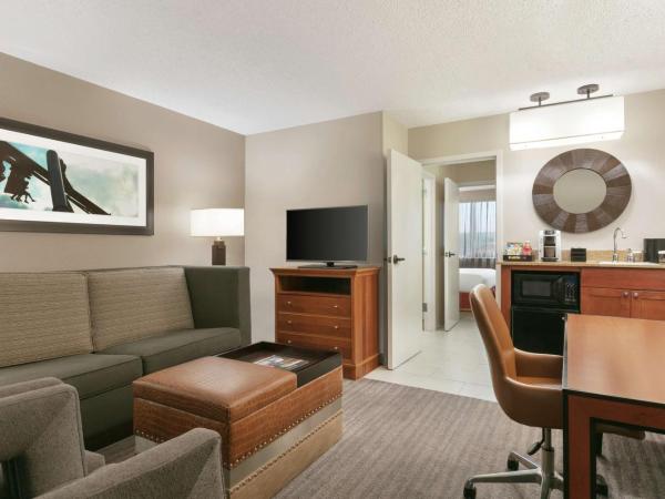 Embassy Suites by Hilton Orlando International Drive ICON Park : photo 1 de la chambre suite lit king-size premium avec canapé-lit - non-fumeurs