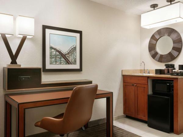 Embassy Suites by Hilton Orlando International Drive ICON Park : photo 2 de la chambre suite 2 pièces avec lit king-size - non-fumeurs