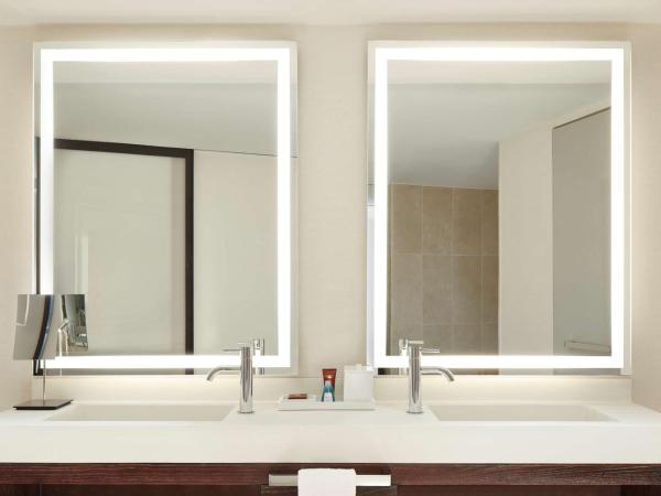 Conrad New York Downtown : photo 9 de la chambre suite lit king-size d'angle de luxe avec canapé-lit