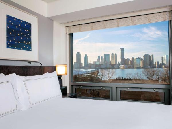 Conrad New York Downtown : photo 3 de la chambre suite lit king-size - vue sur fleuve 