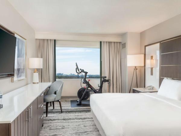 Signia by Hilton Orlando Bonnet Creek : photo 2 de la chambre chambre lit king-size bien-Être avec peloton
