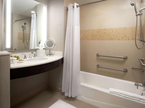 Signia by Hilton Orlando Bonnet Creek : photo 3 de la chambre chambre avec 2 lits queen-size et baignoire - accessible aux personnes à mobilité réduite
