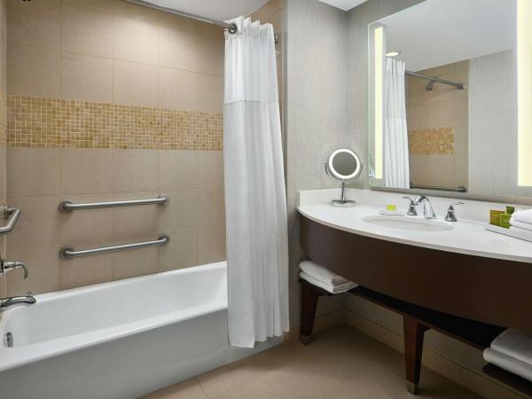 Signia by Hilton Orlando Bonnet Creek : photo 4 de la chambre chambre avec 2 lits queen-size et baignoire - accessible aux personnes à mobilité réduite