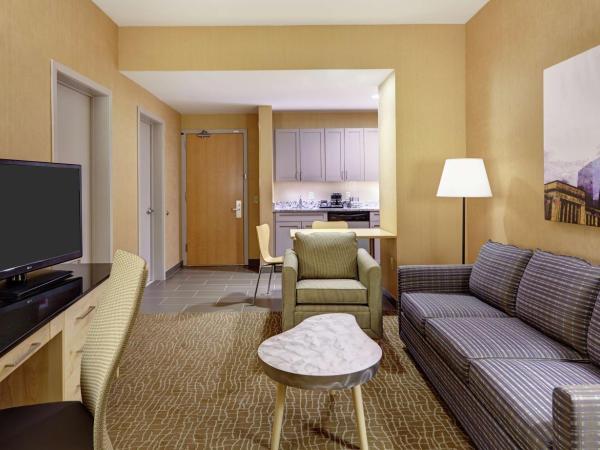 DoubleTree by Hilton Hotel Philadelphia Center City : photo 2 de la chambre suite lit king-size avec kitchenette