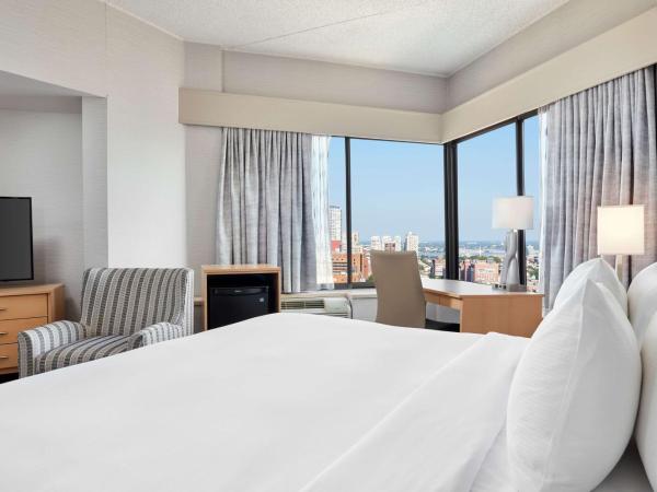 DoubleTree by Hilton Hotel Philadelphia Center City : photo 2 de la chambre chambre lit king-size - Étage Élevé - vue sur ville