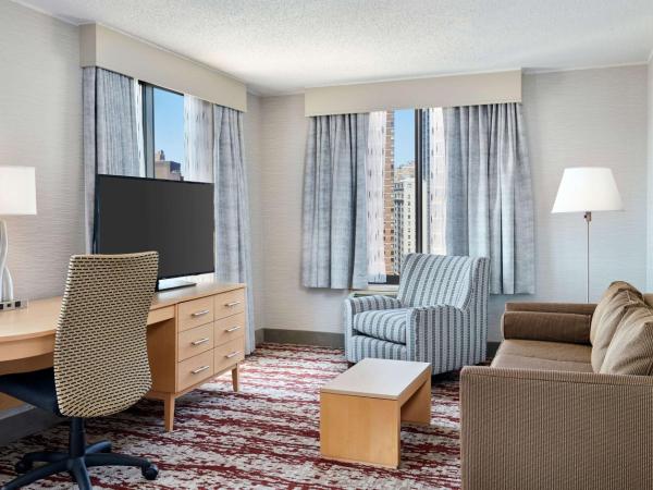 DoubleTree by Hilton Hotel Philadelphia Center City : photo 3 de la chambre chambre lit queen-size - Étage Élevé - vue sur ville