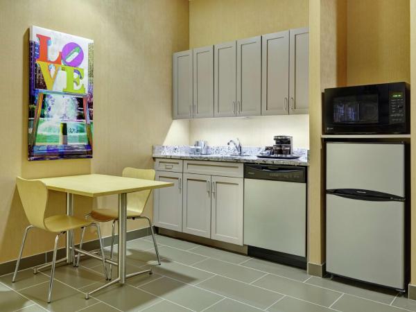 DoubleTree by Hilton Hotel Philadelphia Center City : photo 5 de la chambre suite lit king-size avec kitchenette