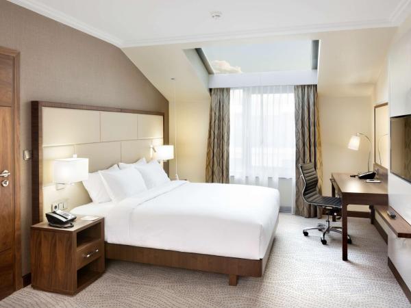 DoubleTree by Hilton Hotel & Conference Centre Warsaw : photo 1 de la chambre chambre lit king-size - accessible aux personnes à mobilité réduite