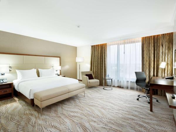 DoubleTree by Hilton Hotel & Conference Centre Warsaw : photo 1 de la chambre chambre lit king-size deluxe