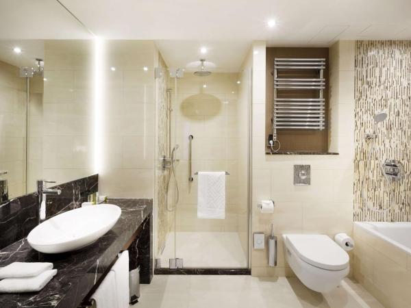 DoubleTree by Hilton Hotel & Conference Centre Warsaw : photo 3 de la chambre chambre lit king-size deluxe