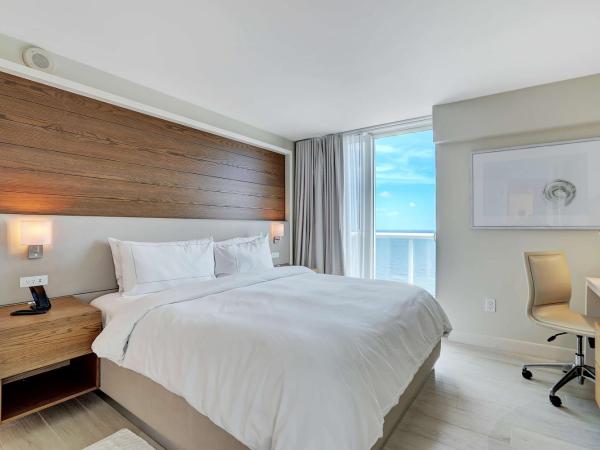 Hilton Fort Lauderdale Beach Resort : photo 4 de la chambre suite 1 chambre avec lit king-size - vue sur océan