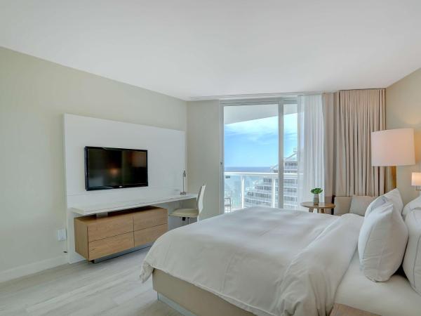 Hilton Fort Lauderdale Beach Resort : photo 3 de la chambre suite lit king-size accessible aux personnes à mobilité réduite – vue sur océan