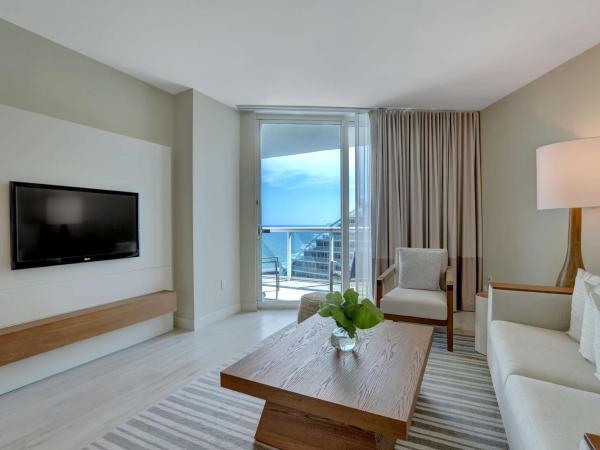 Hilton Fort Lauderdale Beach Resort : photo 3 de la chambre suite lit king-size avec vue - adaptée aux personnes malentendantes 