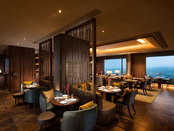 Conrad Pune : photo 2 de la chambre chambre lit queen-size exécutive avec accès au salon exécutif