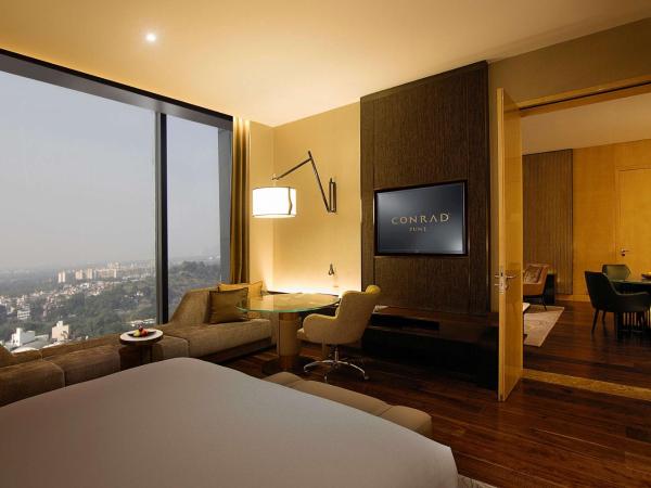 Conrad Pune : photo 1 de la chambre suite de luxe avec accès au salon exécutif