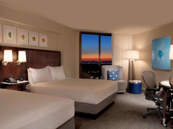 Hilton Orlando Buena Vista Palace - Disney Springs Area : photo 1 de la chambre chambre lit queen-size - vue sur epcot 