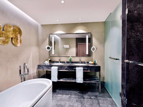 Hilton Tanger City Center : photo 4 de la chambre suite 1 chambre lit king-size