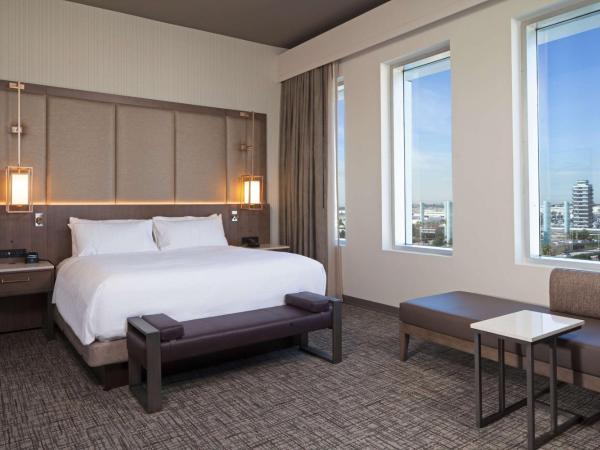 H Hotel Los Angeles, Curio Collection By Hilton : photo 1 de la chambre suite deluxe avec lit king-size