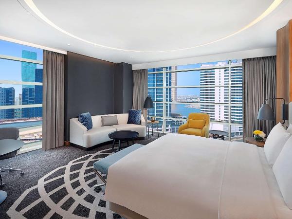 DoubleTree by Hilton Dubai - Business Bay : photo 2 de la chambre chambre d’angle lit king-size - vue sur burj khalifa