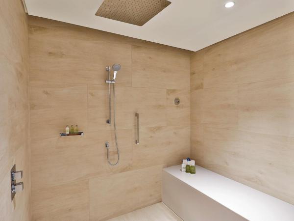 DoubleTree by Hilton Dubai - Business Bay : photo 5 de la chambre suite lit king-size burj